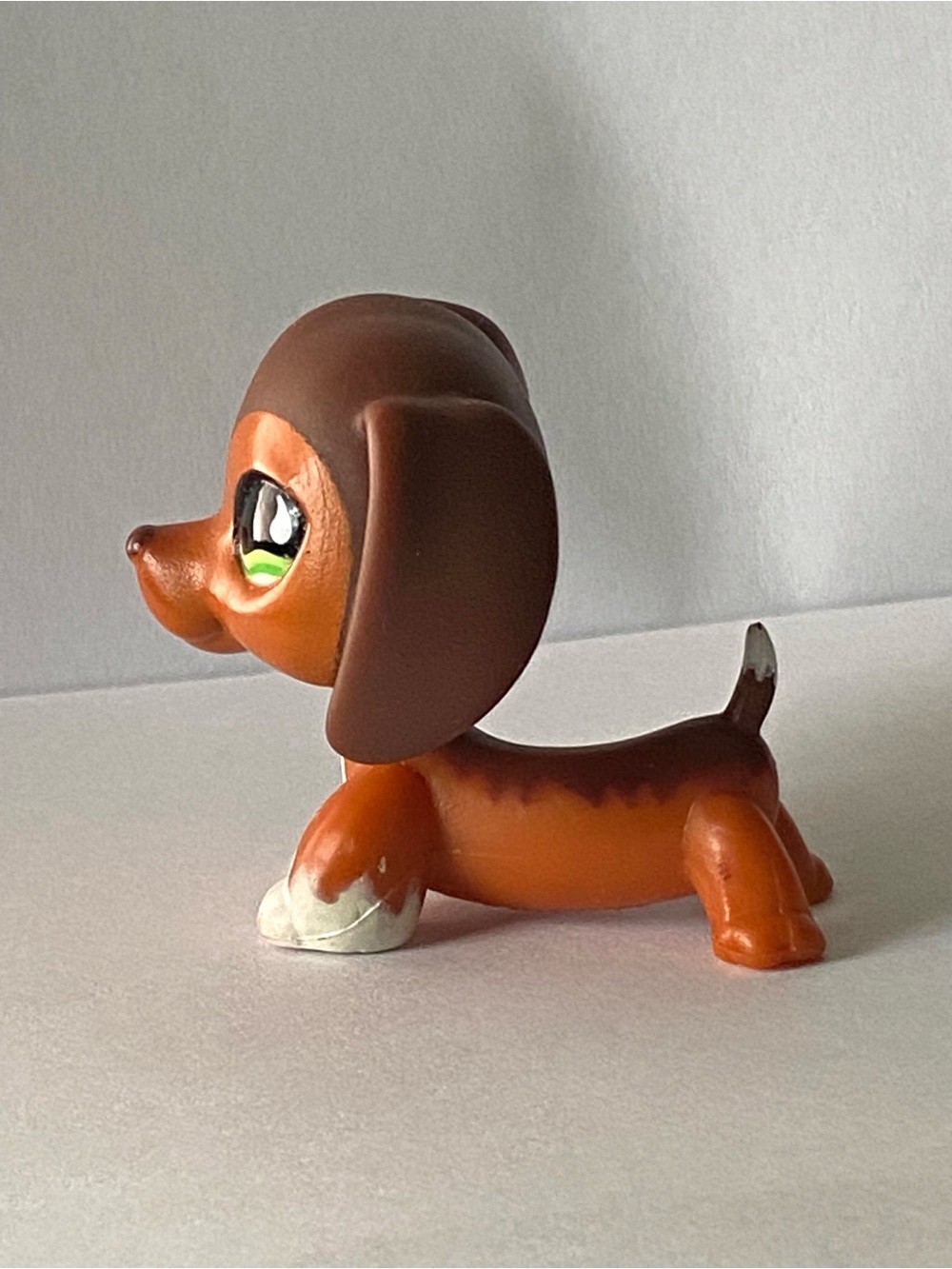 Littlest Pet Shop (LPS) 2006 Brown Dachshund Figurine with Green Eyes - Picture 4 of 14